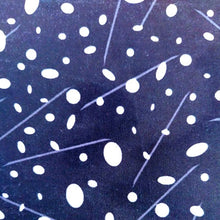Charger l&#39;image dans la galerie, Bee wrap avec pour motif des étoiles filantes sur fond bleu marine