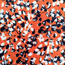 Charger l&#39;image dans la galerie, Bee wrap avec pour motif des pois de couleur bleu et noir sur fond orange