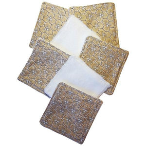 Elles sont réutilisables plus de 300 fois. On ne jette plus, on réutilise.  Ces lingettes lavables en tissu 100 % coton Oeko-Tex* et tissu éponge bambou blanc sont proposées dans de jolis imprimés.