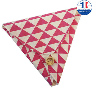 Pochette à savon en tissu de forme triangulaire au motifs triangles roses et blancs